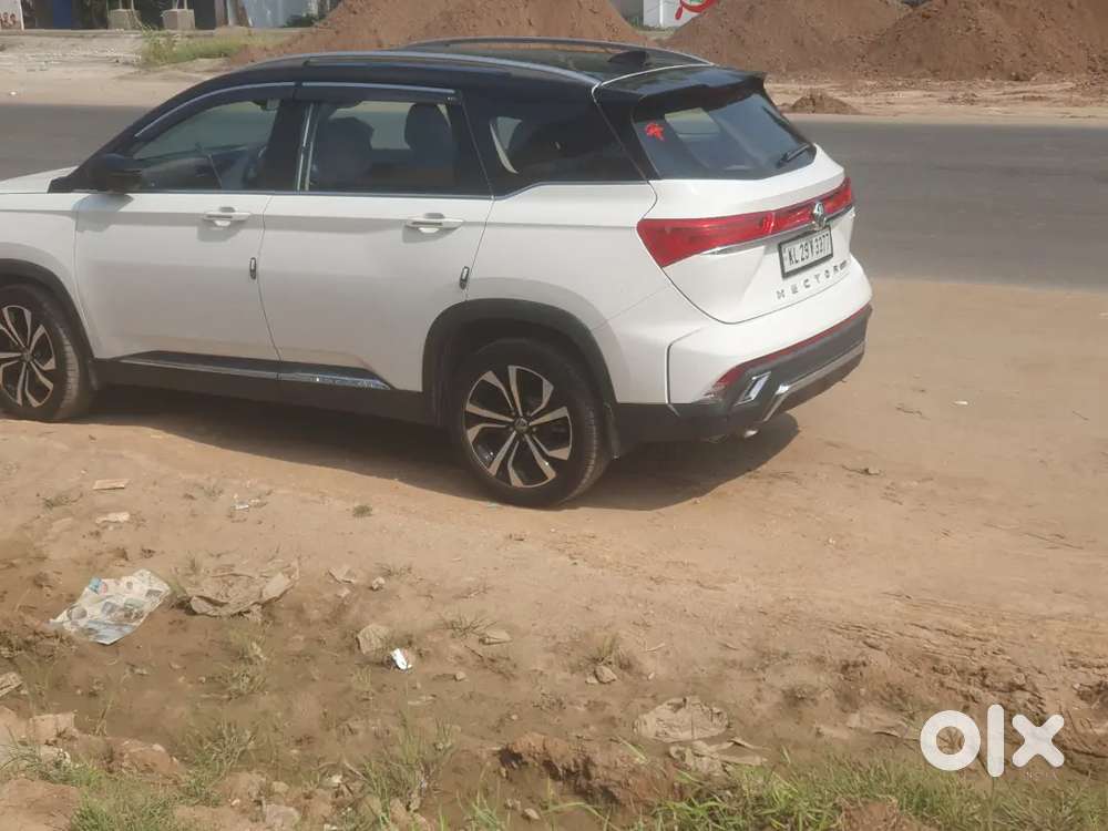 Mg Hector Plus 2023 Petrol 15200 Km Driven