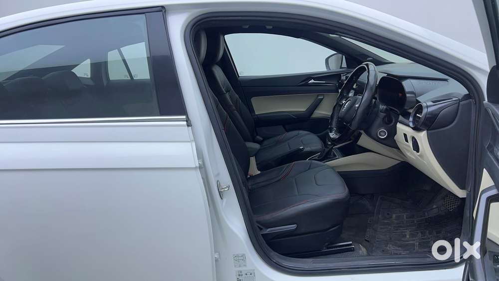 Skoda Slavia Style 1.0l Tsi At, 2022, Petrol