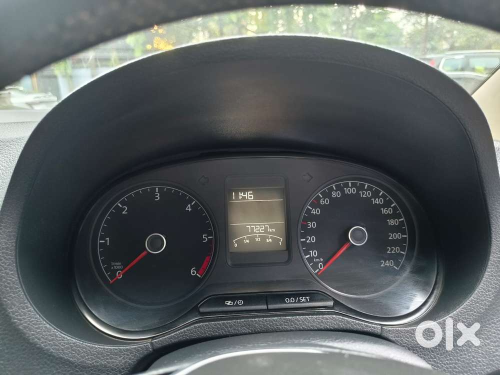 Volkswagen Polo Petrol Highline 1.6l, 2015, Diesel