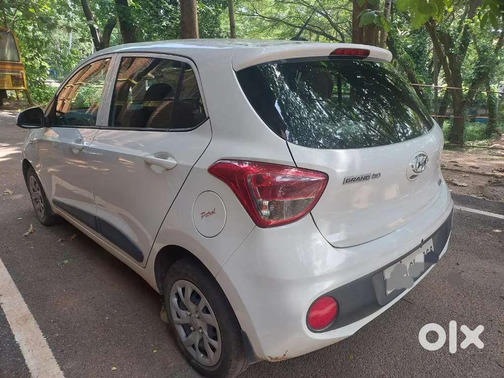 Hyundai Grand I10 2017 Petrol 47000 Km White Colour Single Owner