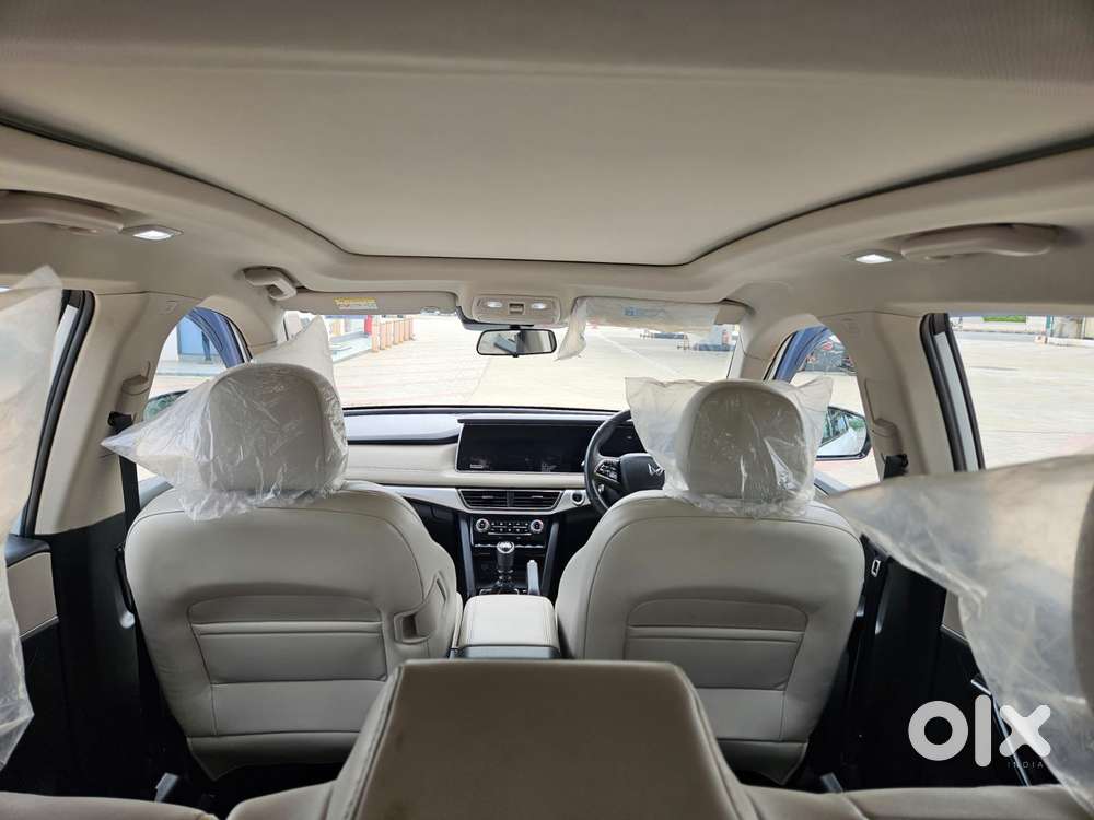 Mahindra Xuv700 2.2 Ax 7 Diesel Mt Luxury Pack Str, 2025, Diesel
