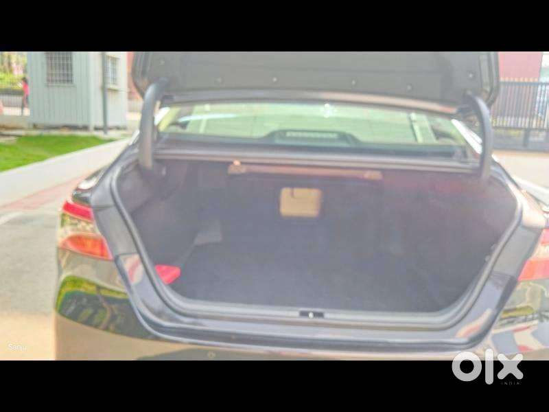 Toyota Camry Hybrid, 2022, Petrol