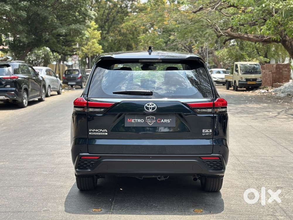 Toyota Innova Hycross 2.0 Zx (o) Hybrid 7 Str, 2025, Petrol