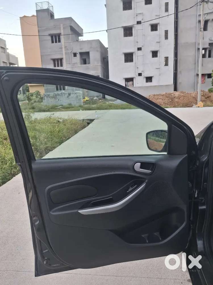 Ford Figo 1.2 Titanium Petrol 2016