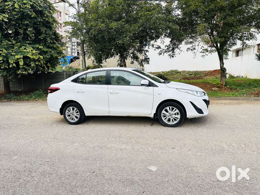 Toyota Yaris J Cvt, 2019, Petrol