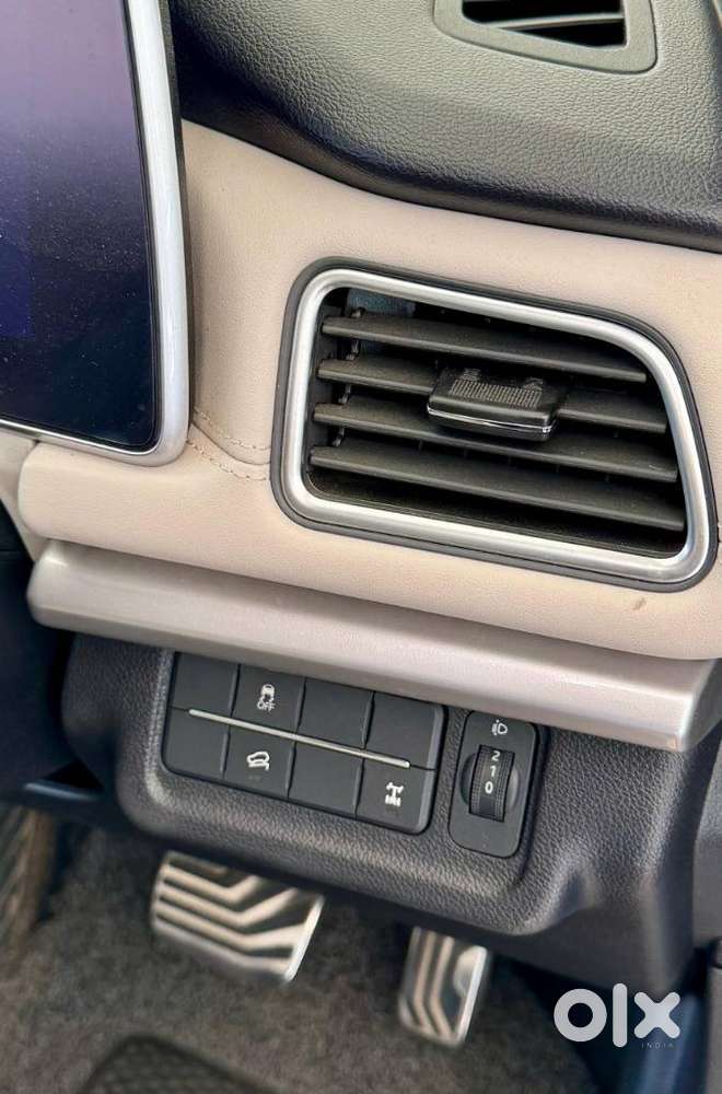 Mahindra Xuv700 2.2 Ax 7 Diesel At Str, 2021, Diesel