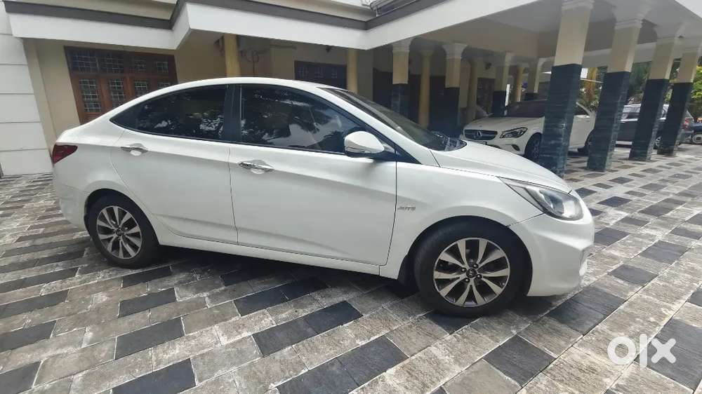 Pushbutton Start, Full Option Automatic Verna 1.6 Diesel.
