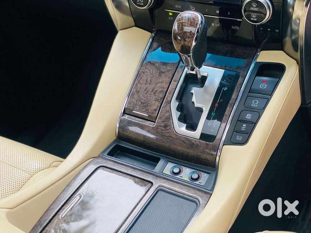 Toyota Vellfire Vip – Executive Lounge, 2022, Petrol