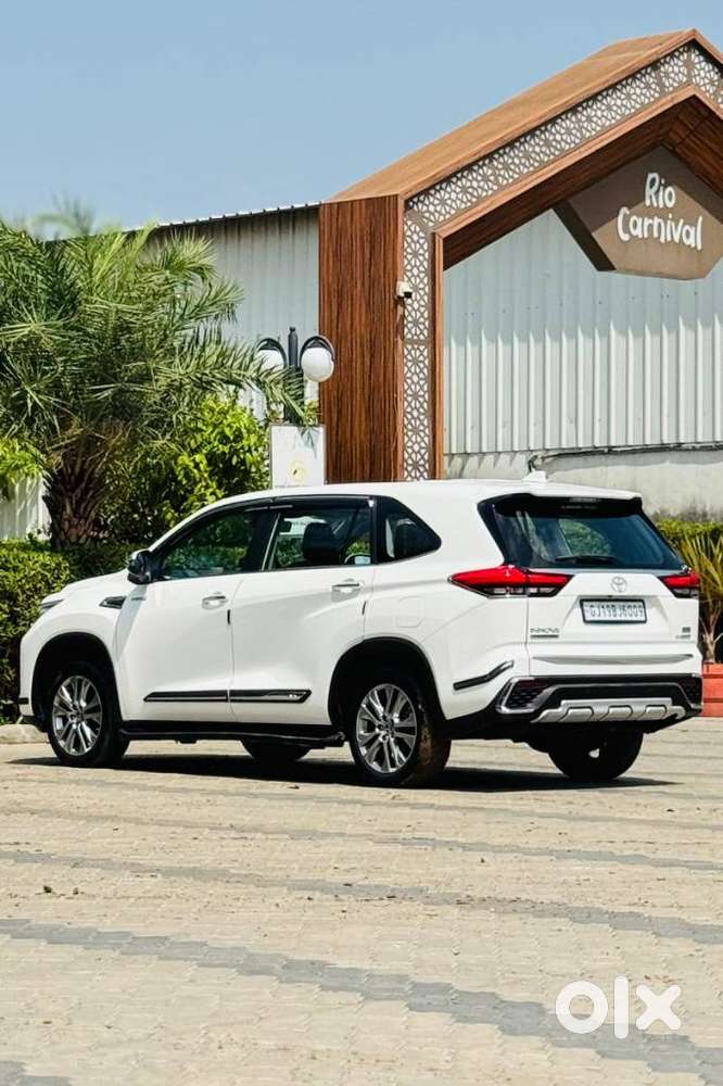 Toyota Innova Hycross 2.0 Zx (o) Hybrid 7 Str, 2024, Petrol