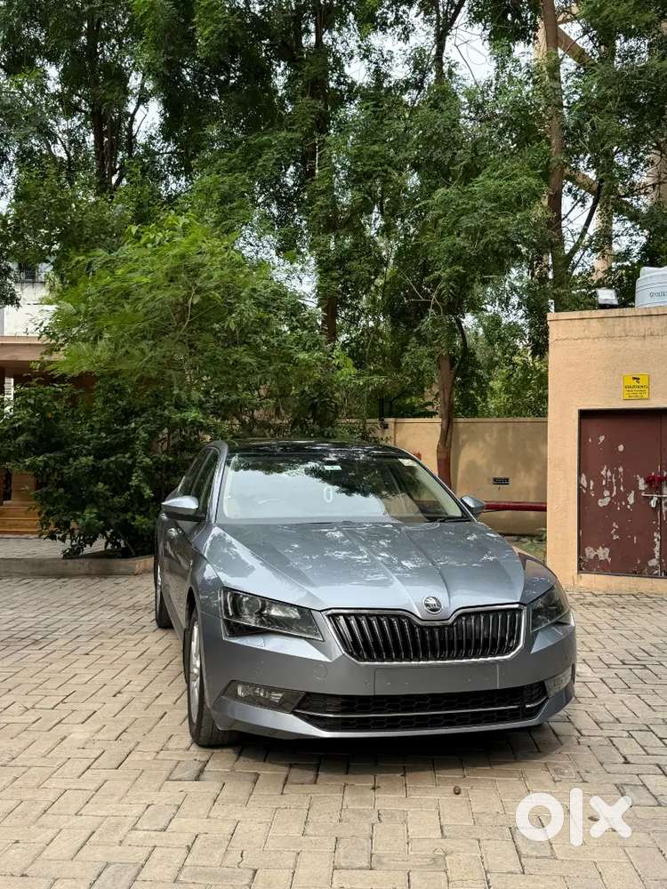 Skoda Superb 2017 Diesel 80000 Km Driven