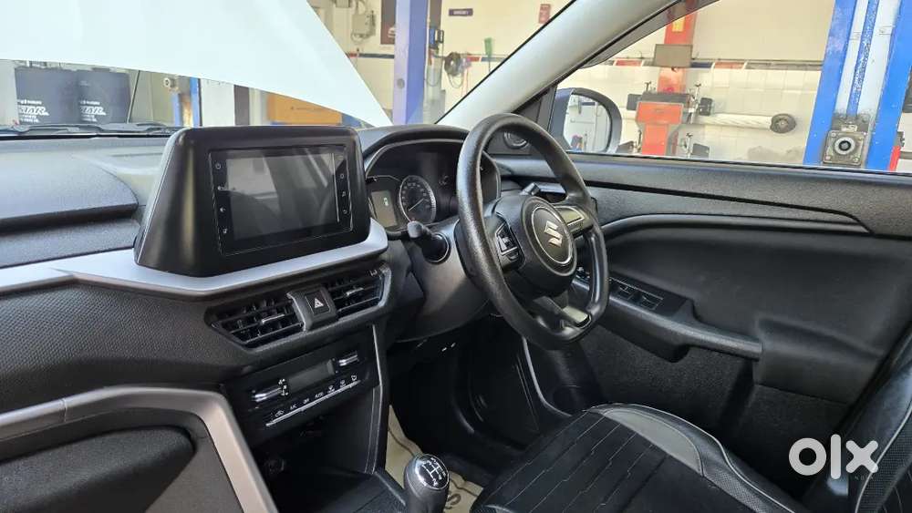 Top Model Alloy Wheel, Back Camera, Armrest