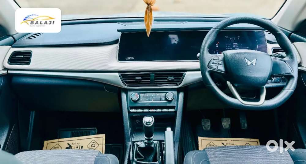 Mahindra Xuv700 2.0 Ax 5 Petrol Mt Str, 2021, Petrol
