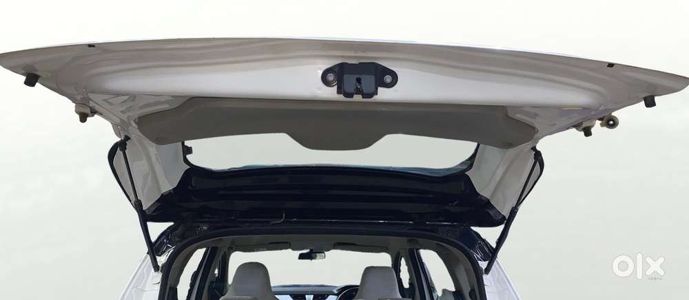 Renault Triber Rxz, 2024, Petrol