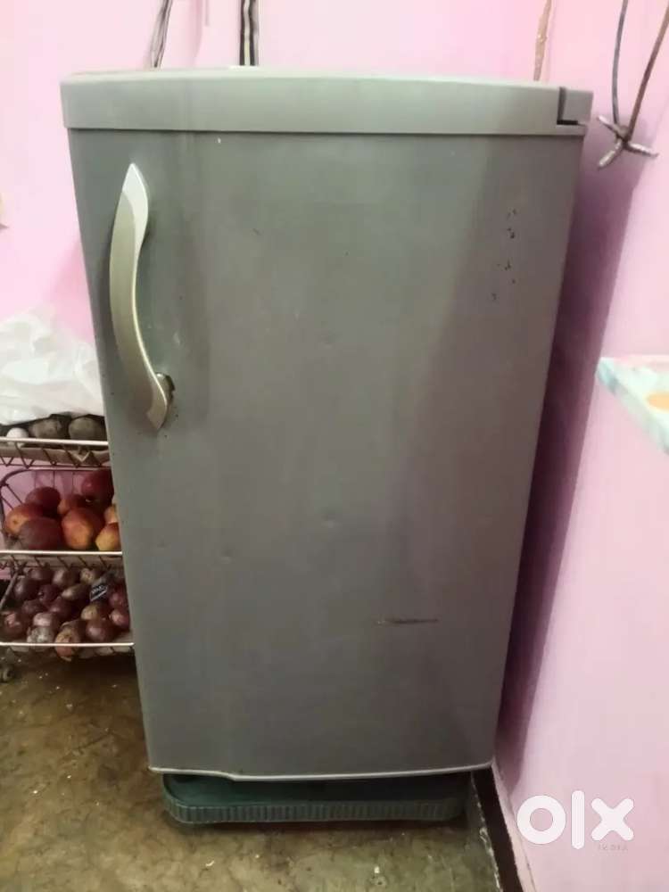 New well condisiond godrej fridge read discription