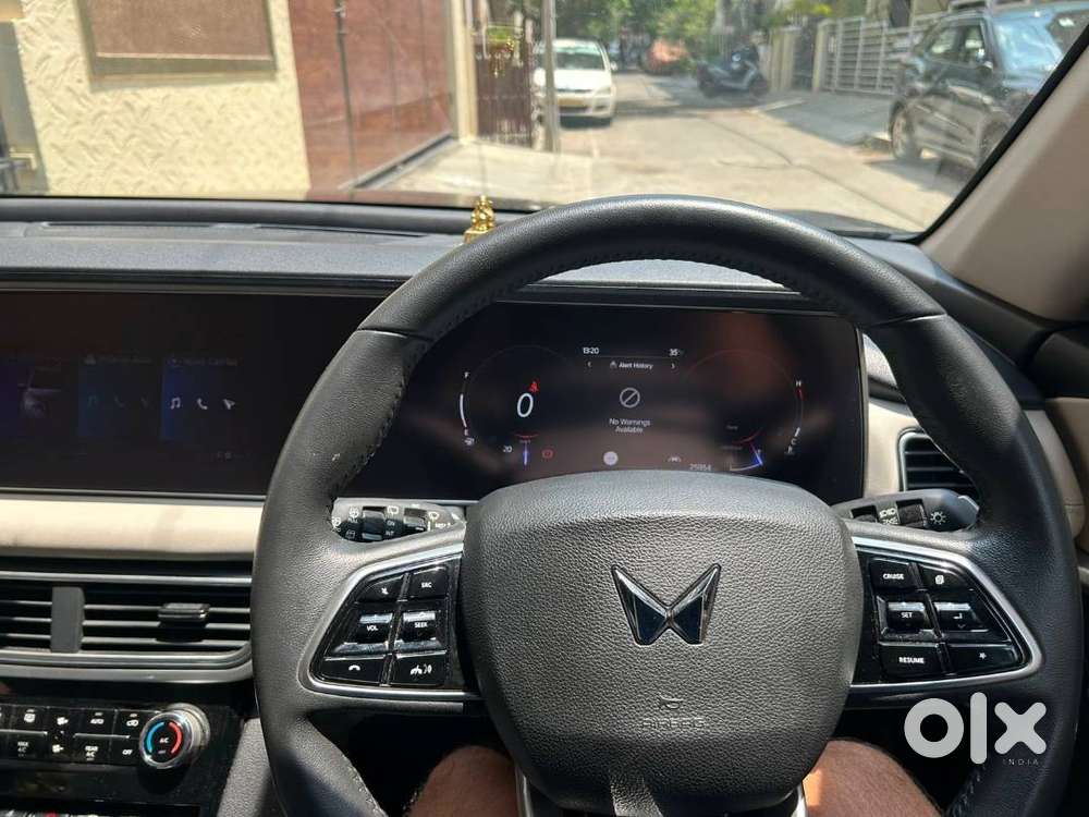 Mahindra Xuv700 2024 Diesel Mt Ax7l26000 Km Driven