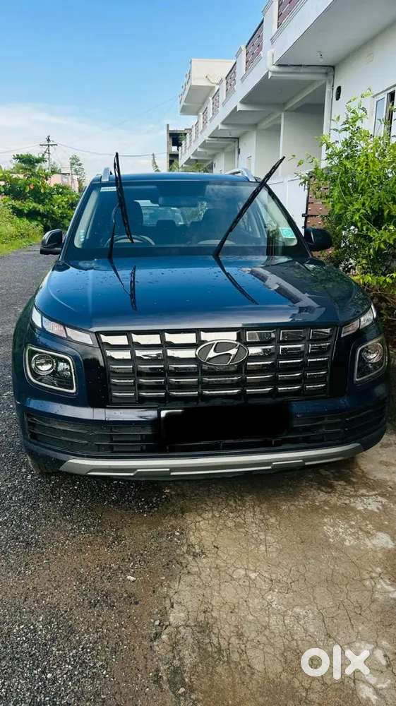 Hyundai Venue 2023 Petrol Well Maintained