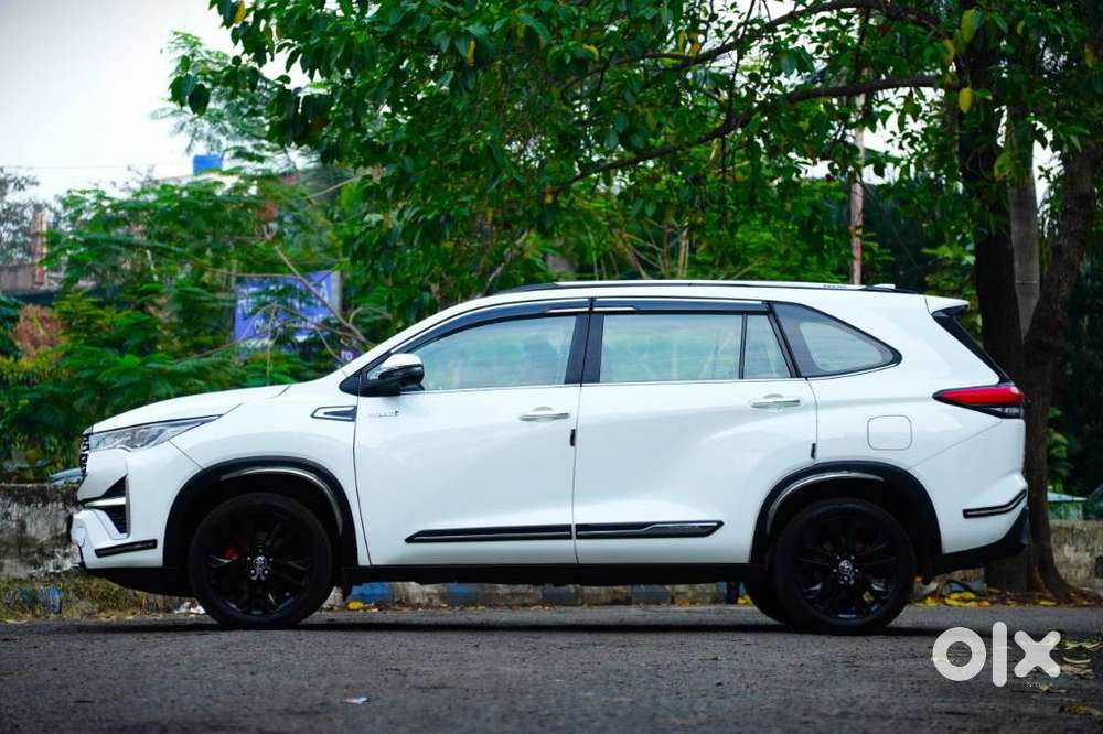 Toyota Innova Hycross 2.0 Zx Hybrid 7 Str, 2023, Petrol