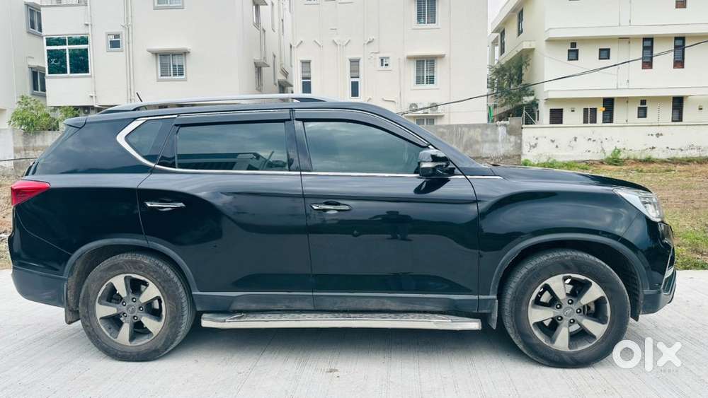 Mahindra Alturas G4