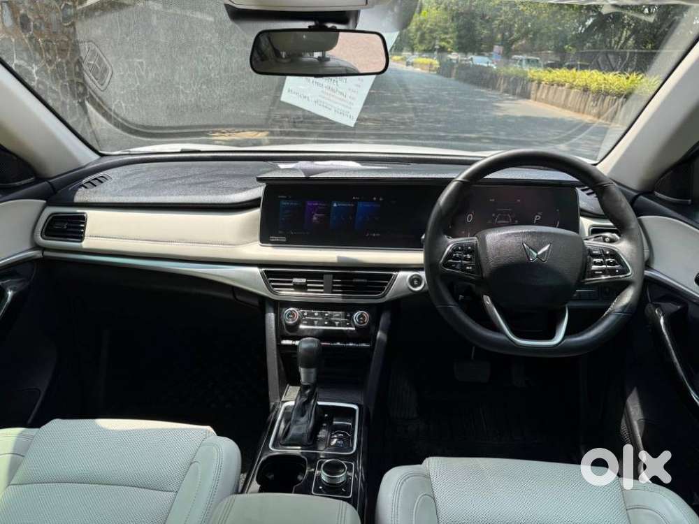 Mahindra Xuv700 2.2 Ax 7 Diesel At Luxury Pack Str, 2025, Diesel