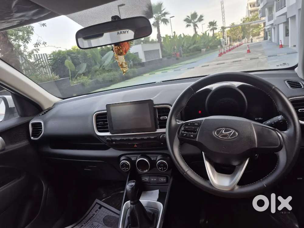 Hyundai Venue 2022 Petrol 62430 Km Driven