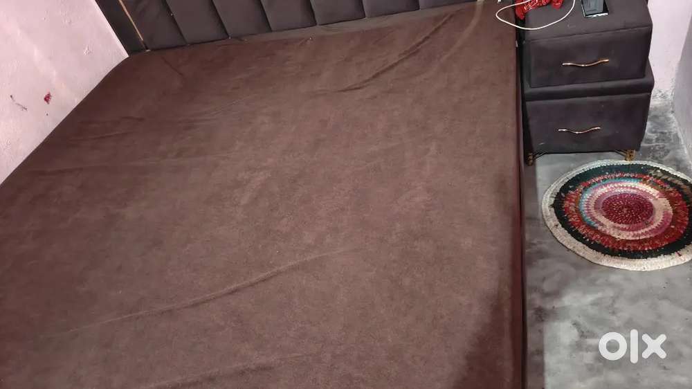 Double Bed Mattress (Sirf 5 Mahine Purana)