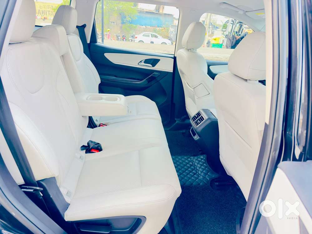 Mahindra Xuv700 2.0 Ax 7 Petrol At Luxury Pack Str, 2024, Petrol