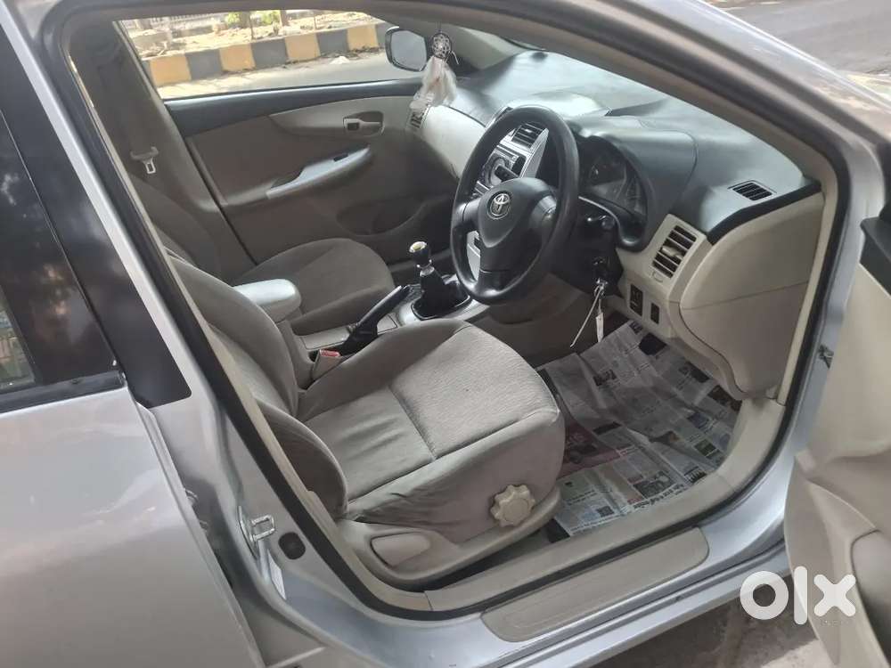 Corolla Altis J
2012,(model,march)
2nd Owner 
Petrol
Km=98,000