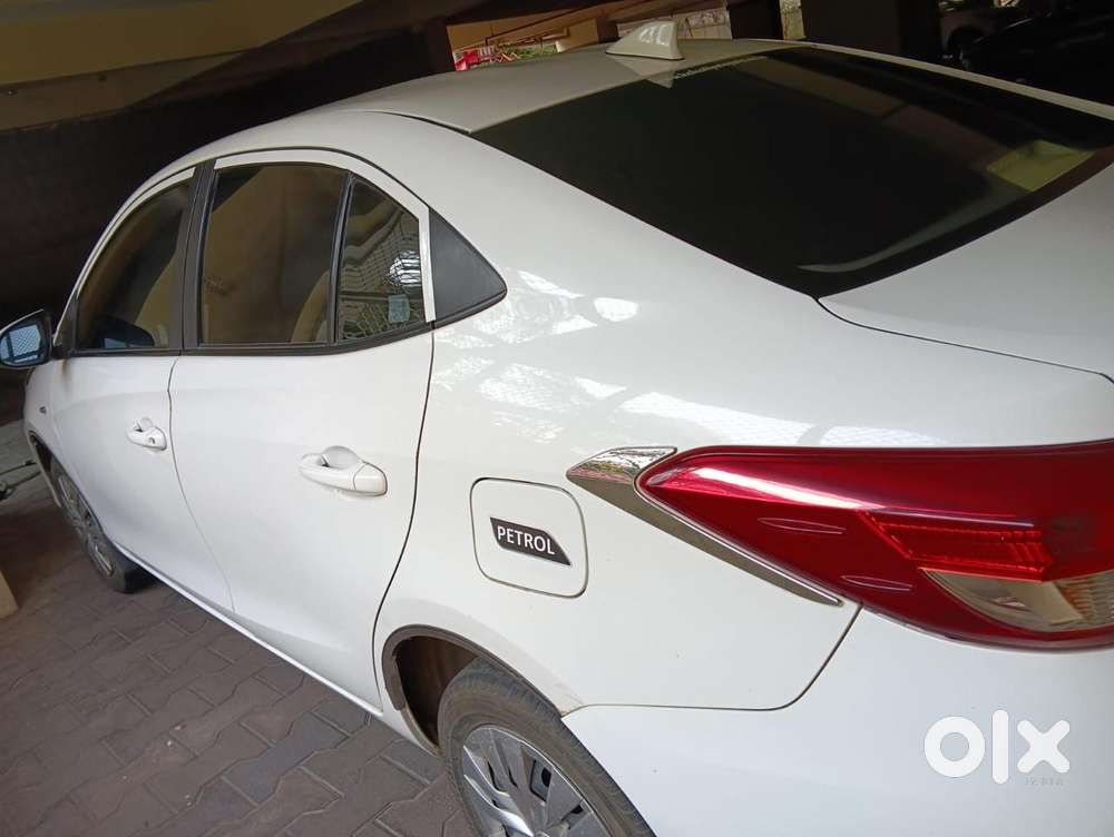 Toyota Yaris J Cvt, 2021, Petrol