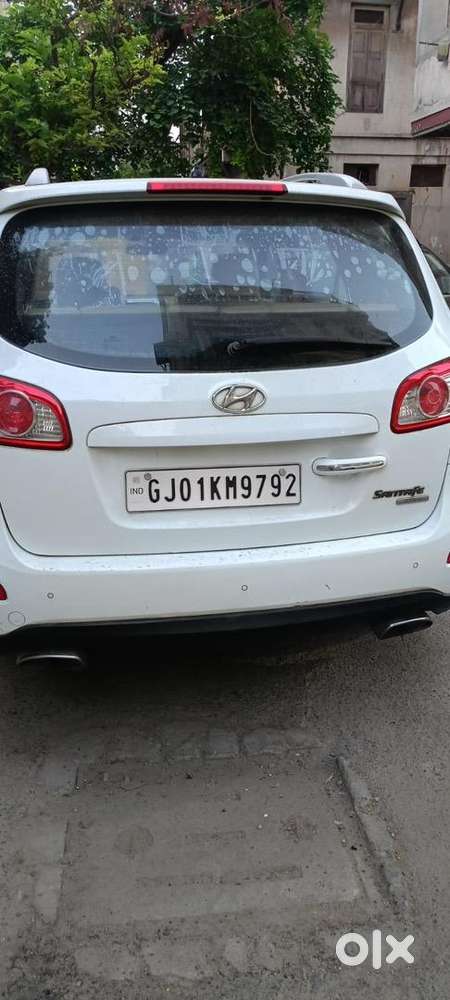 Hyundai Santa Fe 2011 Diesel 98000 Km Driven