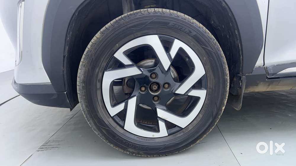 Nissan Magnite 1.0 Xv Premium, 2022, Petrol
