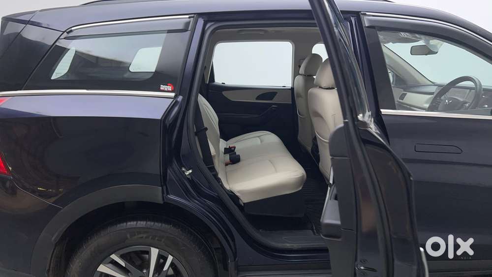 Mahindra Xuv700 2.0 Ax 5 Petrol At Str, 2024, Petrol