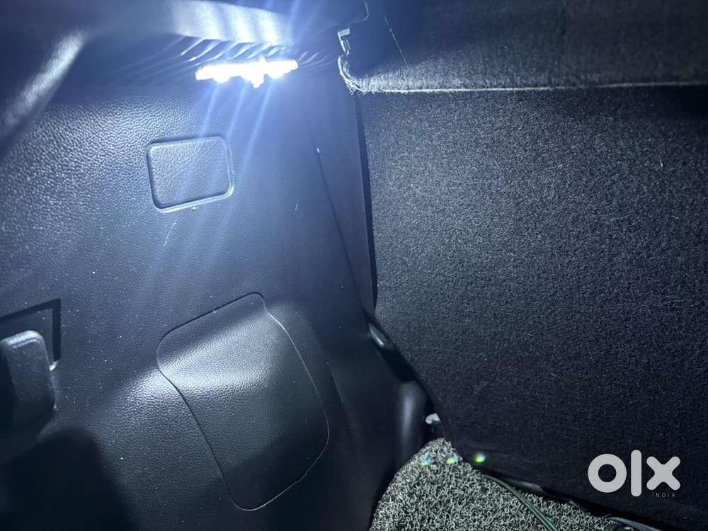 Maruti Suzuki Swift Vxi - Middle Variant - 2022 March - Single Hand