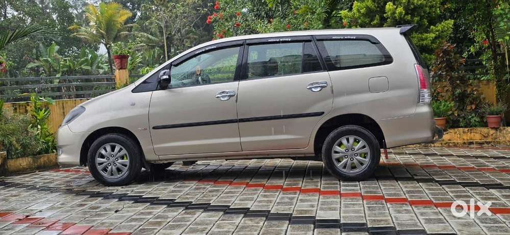 Well Maintained Innova 2011 Diesal