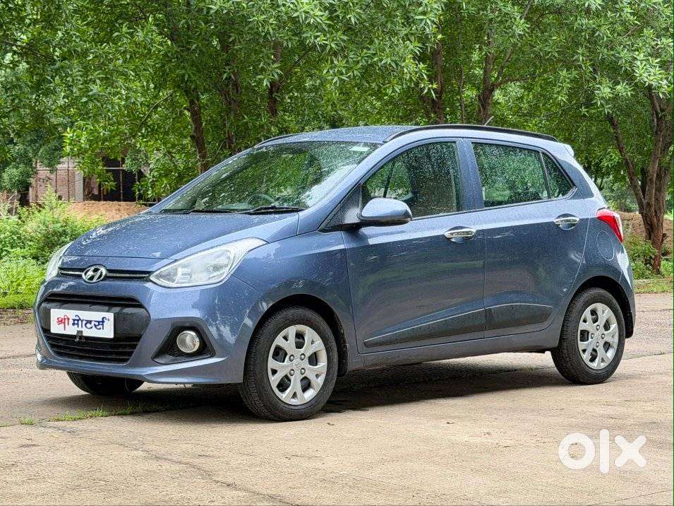 Hyundai Grand I10 Sportz, 2015, Petrol