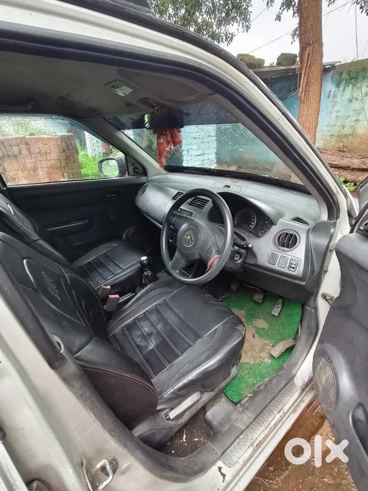 Maruti Suzuki Swift Lxi 2012