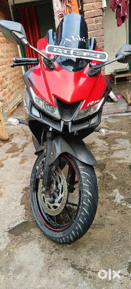 Yamaha R15 2018 km driven