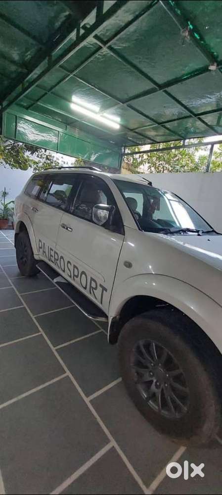 Mitsubishi Pajero Sport 4x4 Dual Tone, 2013, Diesel