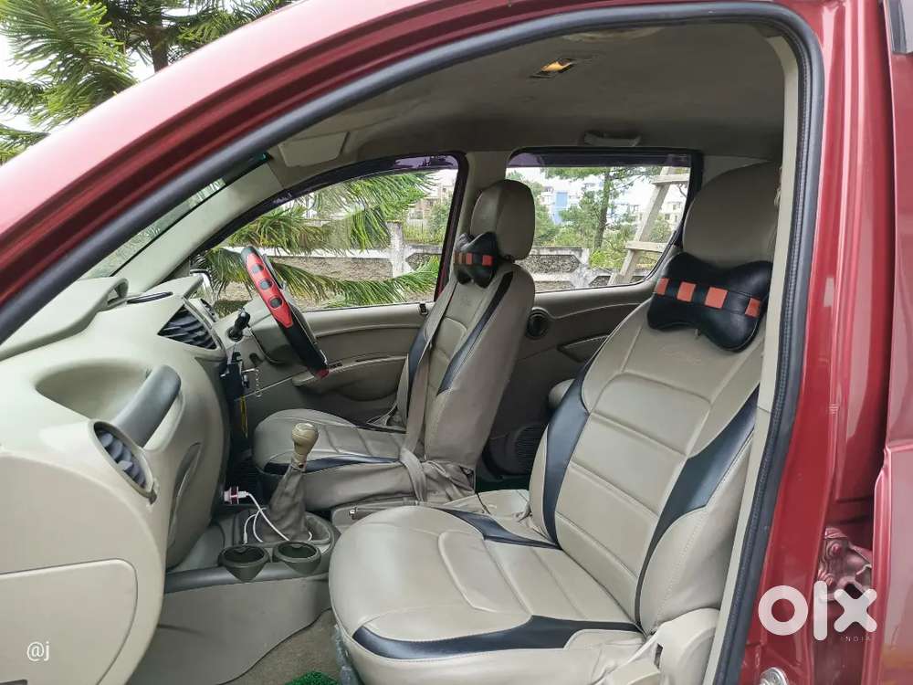 7 Seater Mahindra Quanto 2012 Diesel 110000 Km Driven.