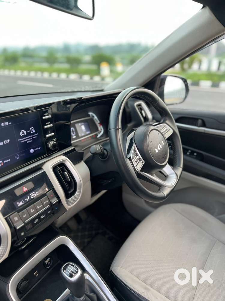 Kia Sonet Top Modal Push Button Start,