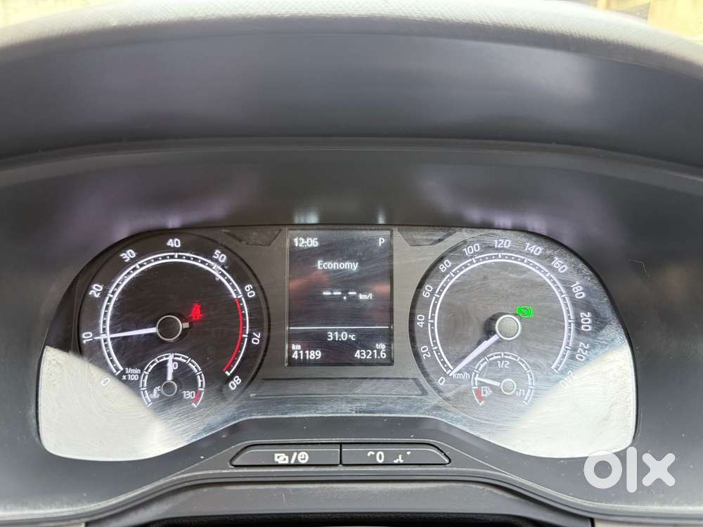 Skoda Kushaq 1.0 Tsi Ambition, 2022, Petrol