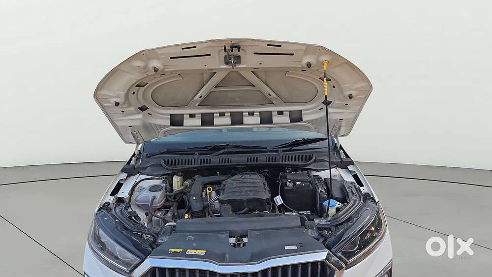 Skoda Slavia Style 1.0l Tsi Mt, 2022, Petrol