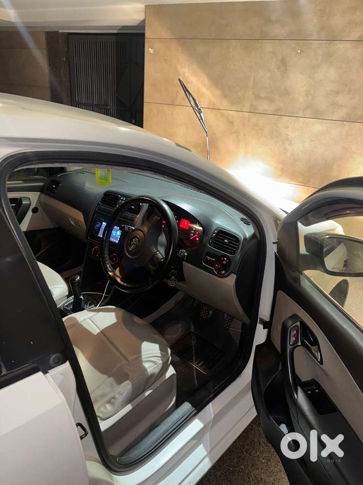 Volkswagen Polo Petrol Manual 2011