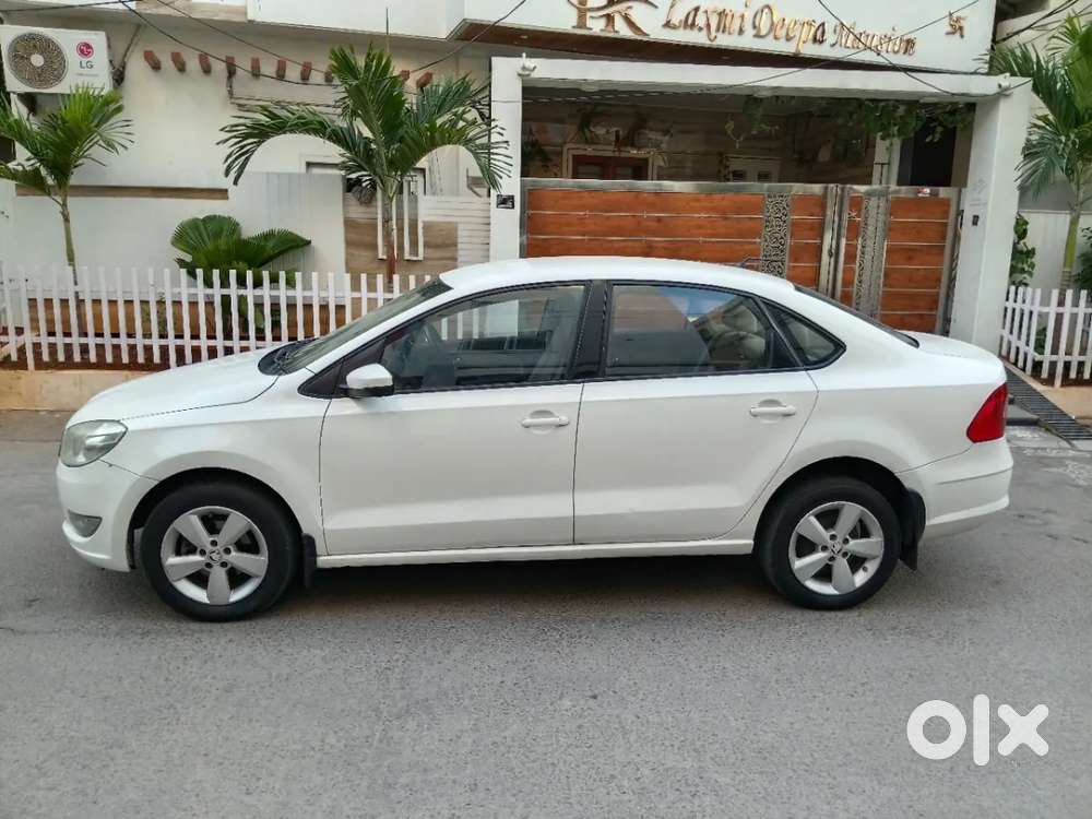 Skoda Rapid 1.5 Tdi Style/1.5 At Style, 2015, Diesel