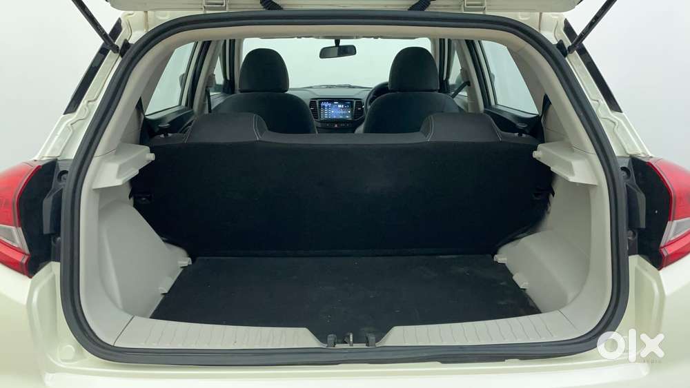 Mahindra Xuv300 1.2 W6 Amt Petrol, 2023, Petrol