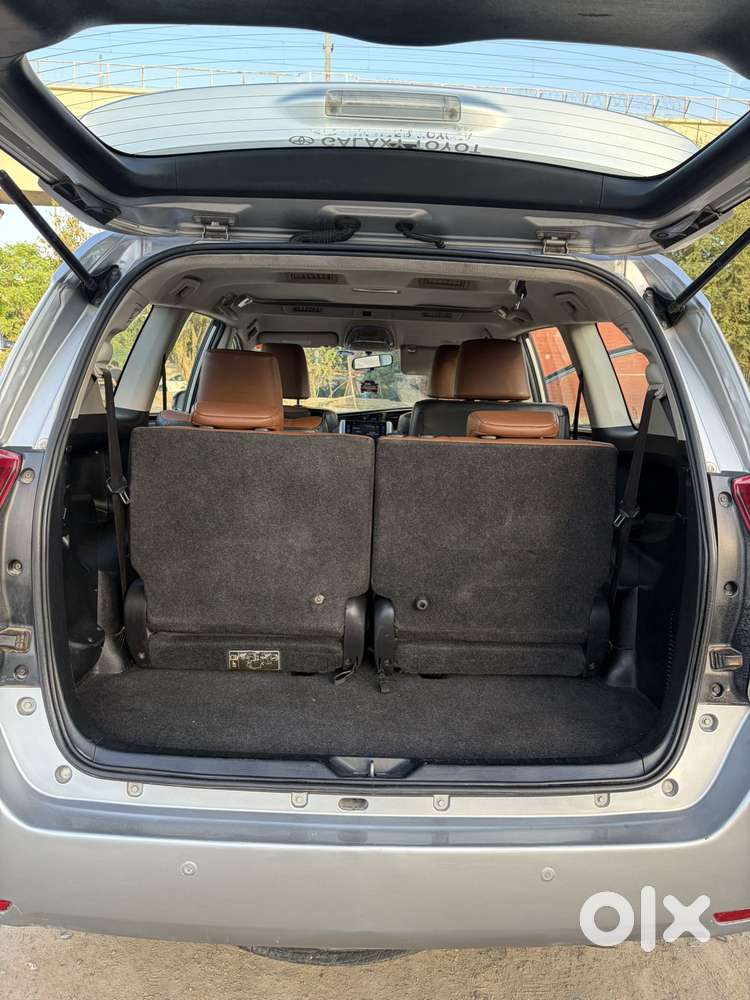 Toyota Innova Crysta 2.8 Zx At 7 Seater, 2016, Diesel