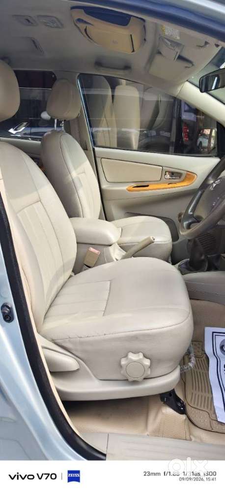 Toyota Innova 2.5 V Diesel 8-seater, 2011, Diesel