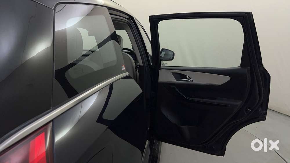 Mahindra Xuv700 2.2 Ax 7 Diesel At Luxury Pack Str Awd, 2024, Diesel