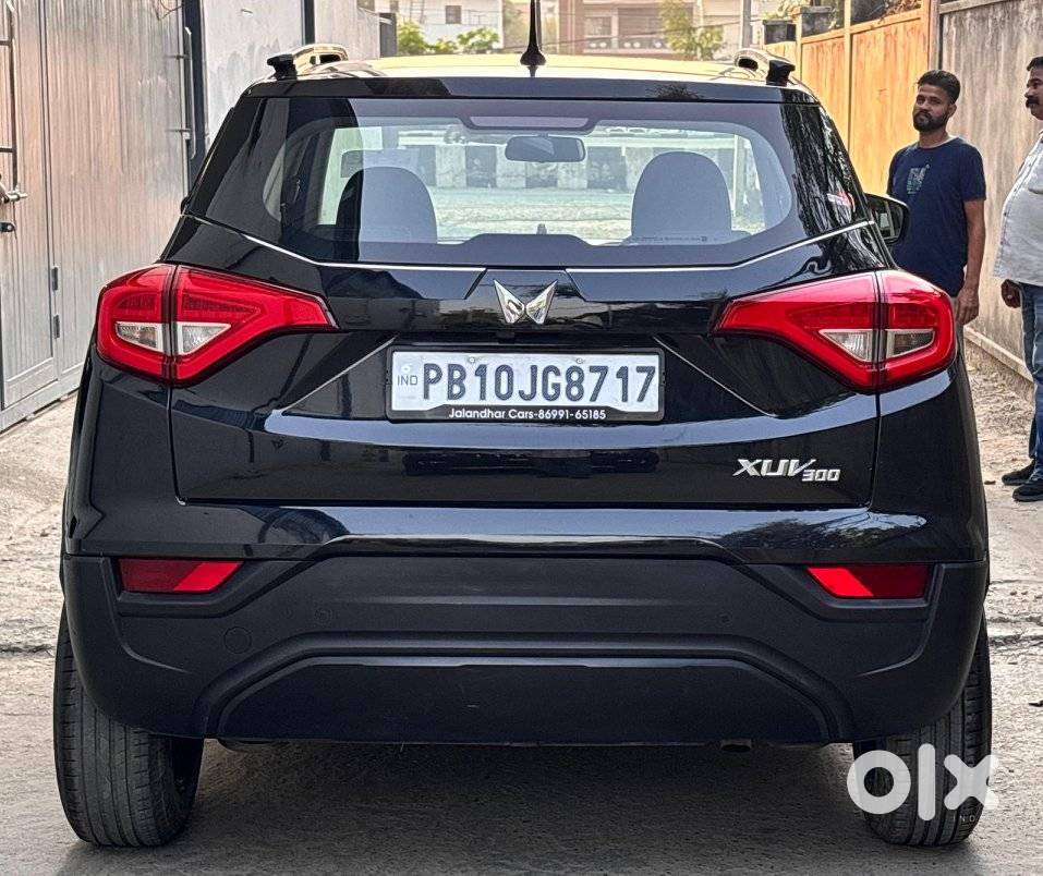 Mahindra Xuv300, 2023, Petrol