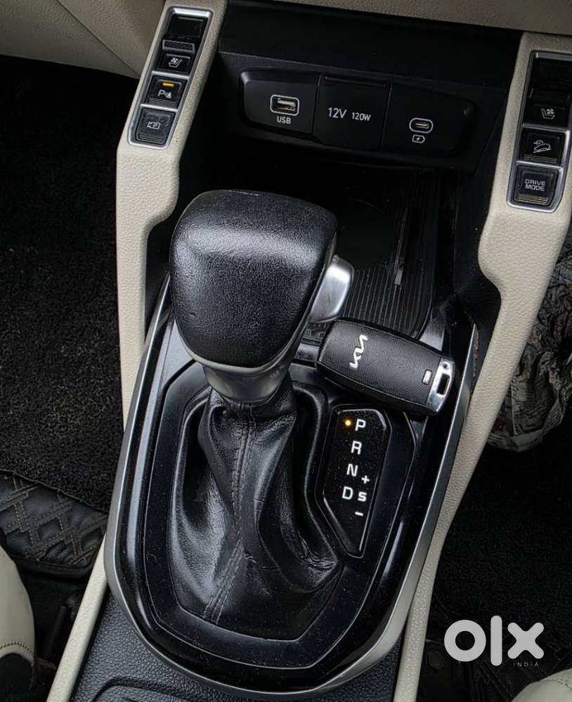 Kia Carens Luxury (o)1.5 Diesel At 7 Str, 2022, Diesel