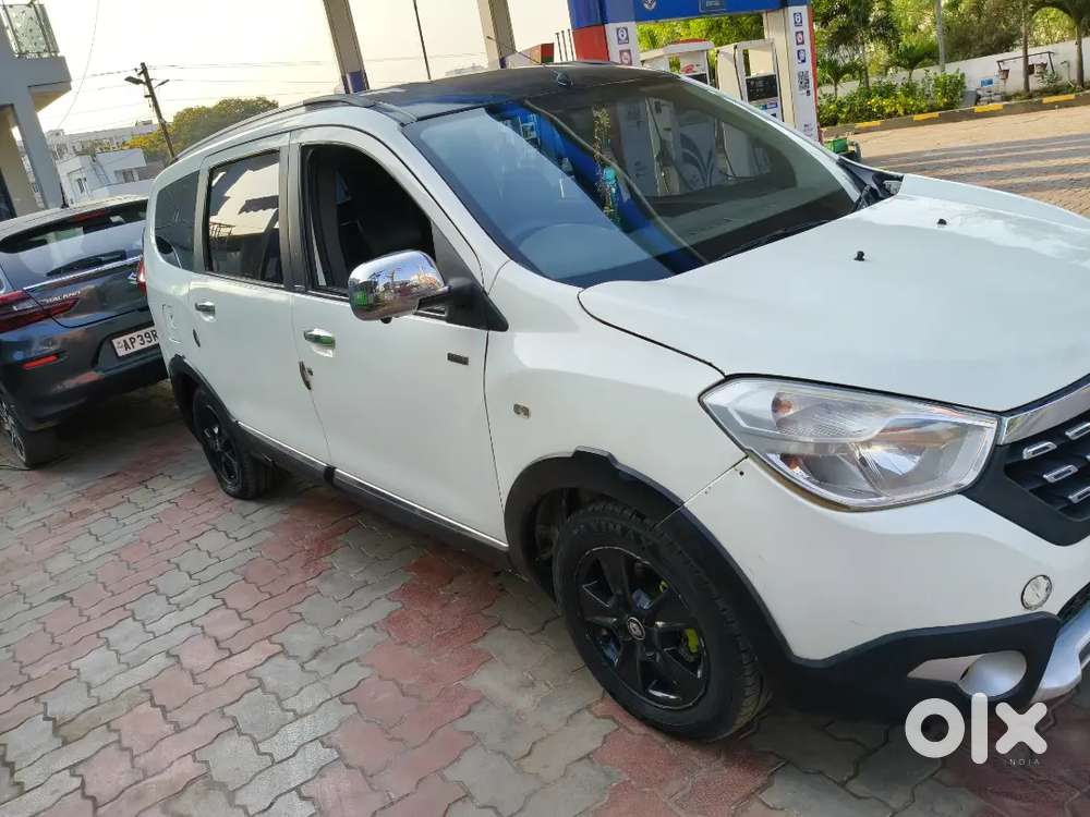 Renault Lodgy 2017 8 సీటర్ ఫ్యామిలీ కార్  మామూలుగా 5 లక్షలు ఉంటది